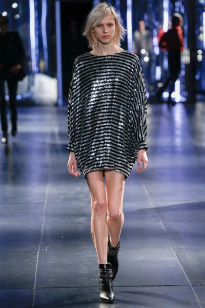 Look 50